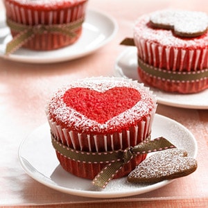 Valentines  Desserts on Cupcake   Cupcake Decorating For Valentine S Day   Thoughtfully Simple