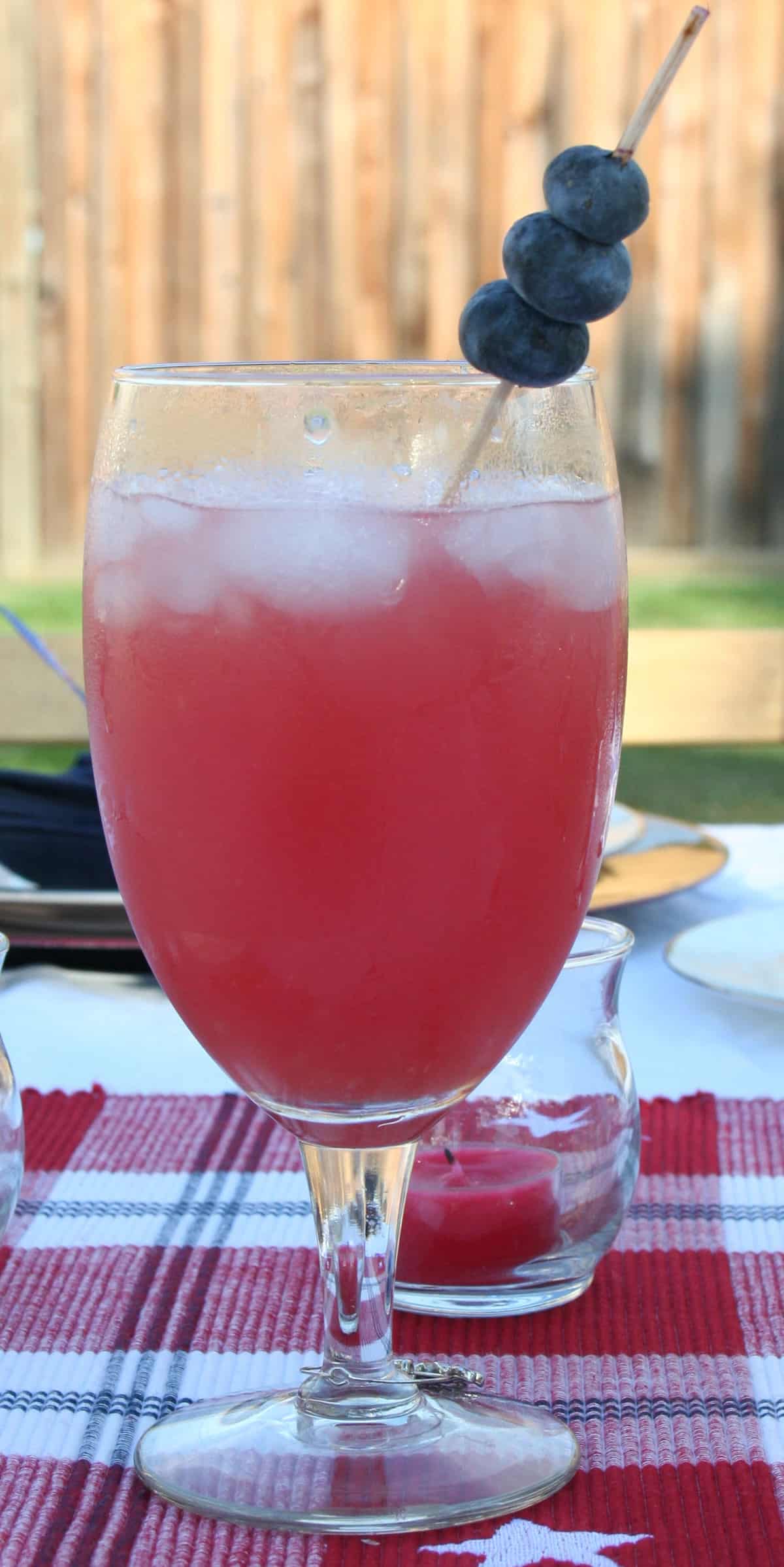 Grapefruit Melonen Cooler Cocktail — Rezepte Suchen