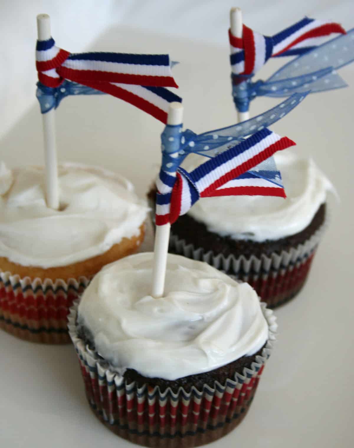 ribbon-cupcake-toppers