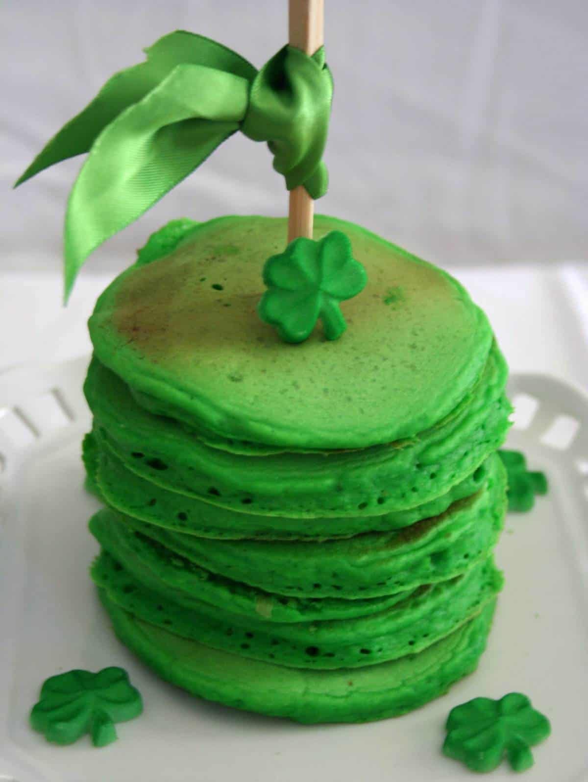 pancake recipe - green! http://www.thoughtfullysimple.com/green-pancakes/